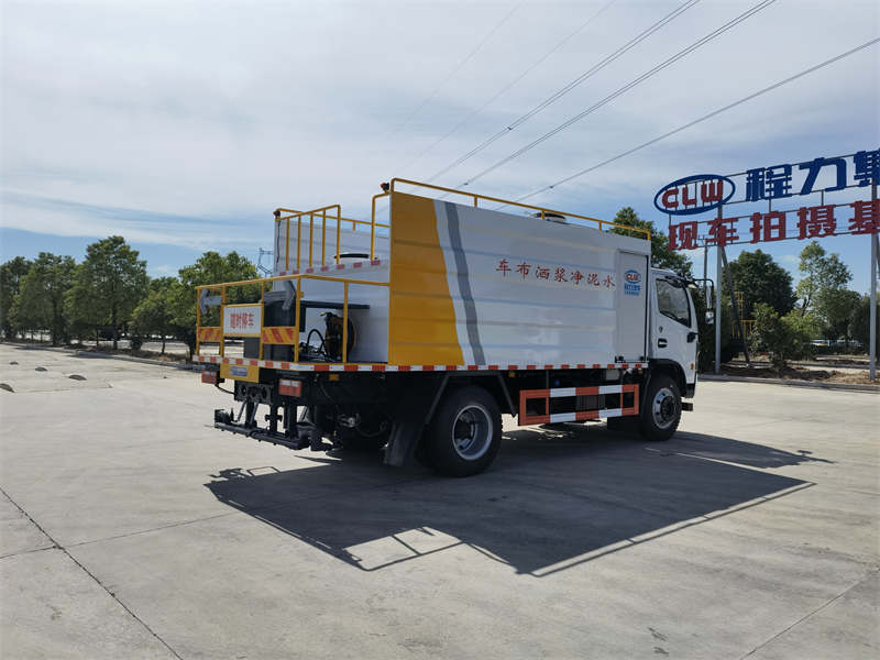 東風(fēng)大多利卡水泥凈漿灑布車(chē)圖片4